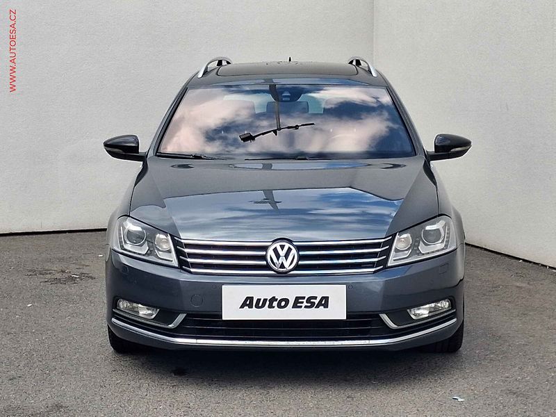 Volkswagen Passat (2014) 2.0TDi, DSG, bixen, navi - fotka 2 z 18