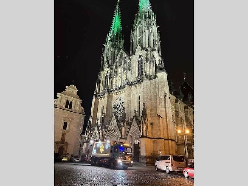 V Olomouci jezdí vánočně nazdobený popelářský vůz, 5. prosince 2025