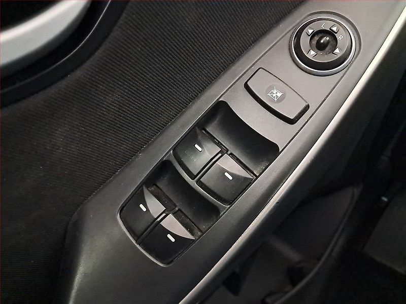 Hyundai i30 (2013) 1.6 MPI, LPG, Vyhř. sedaček - fotka 16 z 16