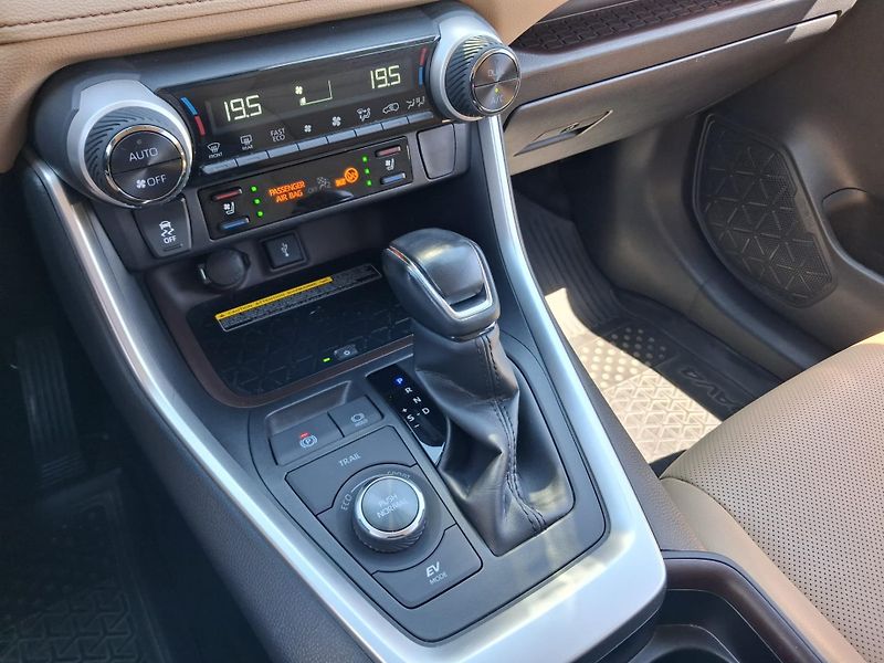 Toyota RAV4 2.5 HSD e-CVT AWD Executive - fotka 17 z 24