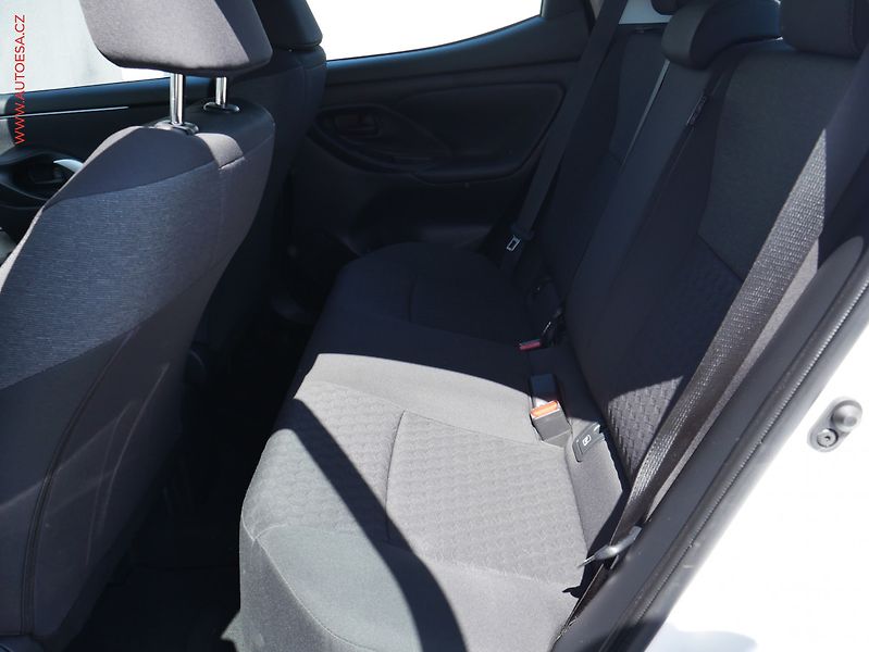 Toyota Yaris (2023) 1.5i, 1.maj,ČR, Dynamic, AC - fotka 10 z 23