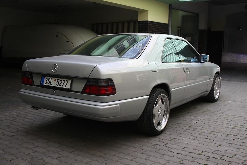 Mercedes-Benz 124 (1987) 300 CE - fotka 7 z 21