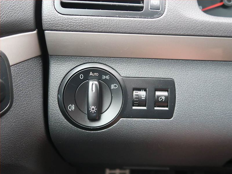 Volkswagen Touran (2010) 1.4 TSI, Automat, 7 míst - fotka 19 z 20