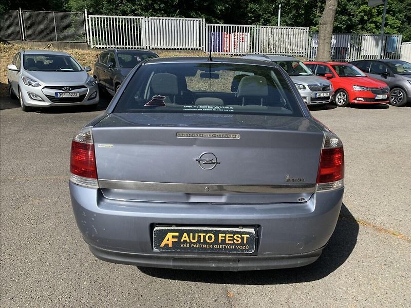 Opel Vectra 2,2 DTI - fotka 7 z 16