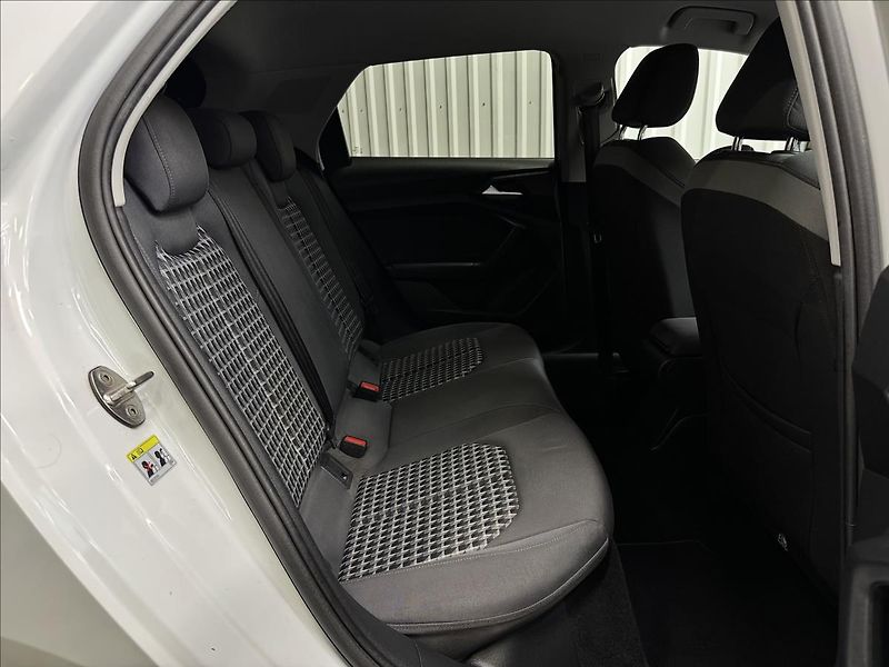 Audi A1 40TFSI 147kW S-LINE - fotka 34 z 40