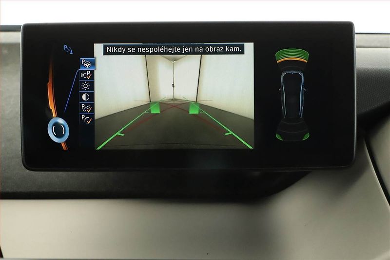 BMW i3 (2015) 60Ah BEV, SoH 82%, Automat - fotka 15 z 21
