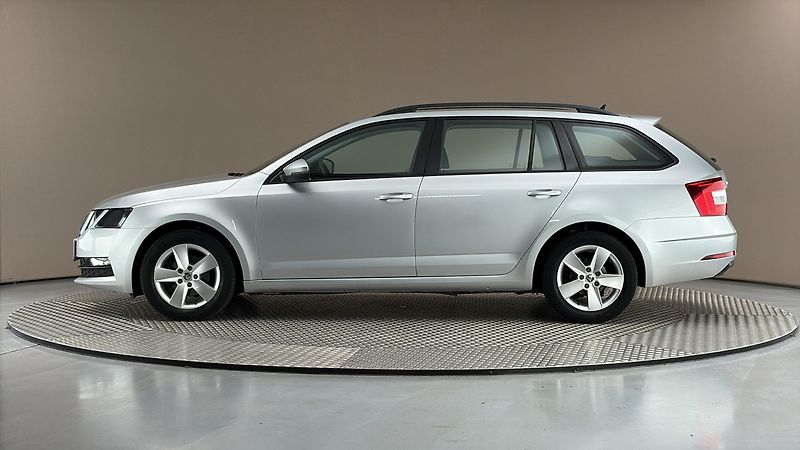 Škoda Octavia 1.6 TDI Ambition Combi - fotka 4 z 24