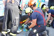 Hasiči se v rámci cvičení Rescue meeting zdokonalovali ve vyprošťování osob z auta, ale také jak uhasit elektromobil - především baterii.