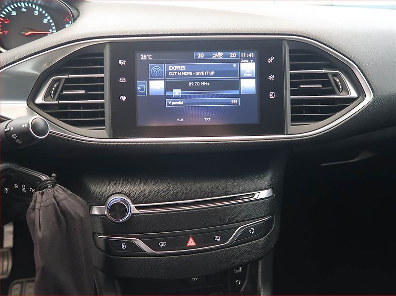 Peugeot 308 (2015) 1.2 e-THP, Tempomat - fotka 12 z 16