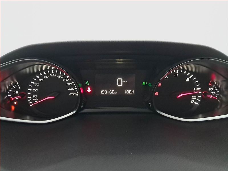Peugeot 308 (2015) 1.6 BlueHDi, Tempomat - fotka 11 z 18