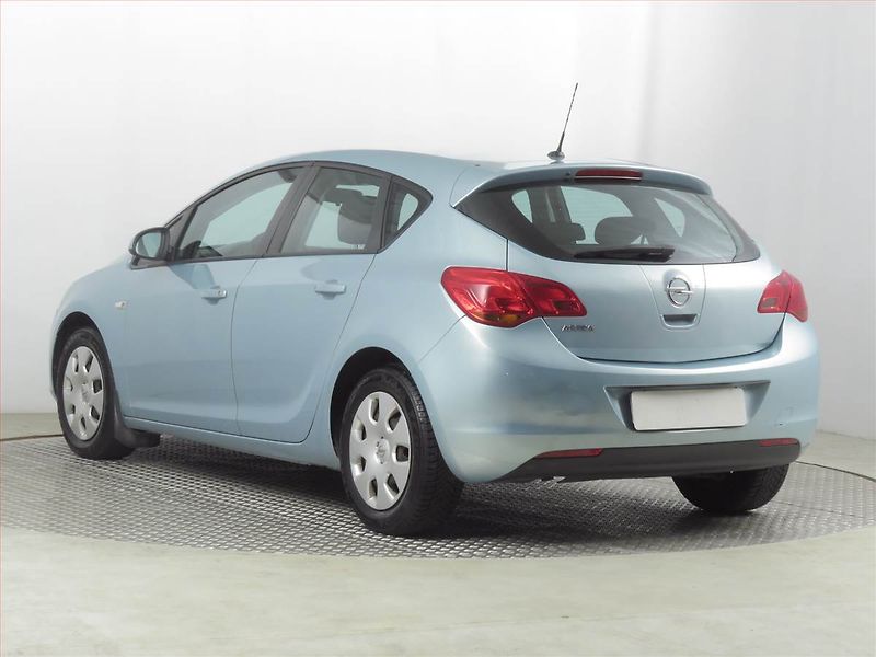 Opel Astra (2010) 1.4 16V, jezdí výborně - fotka 4 z 16