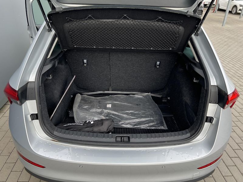 Škoda Scala (2022) 1,5TSi 110kW STYLE - fotka 28 z 38