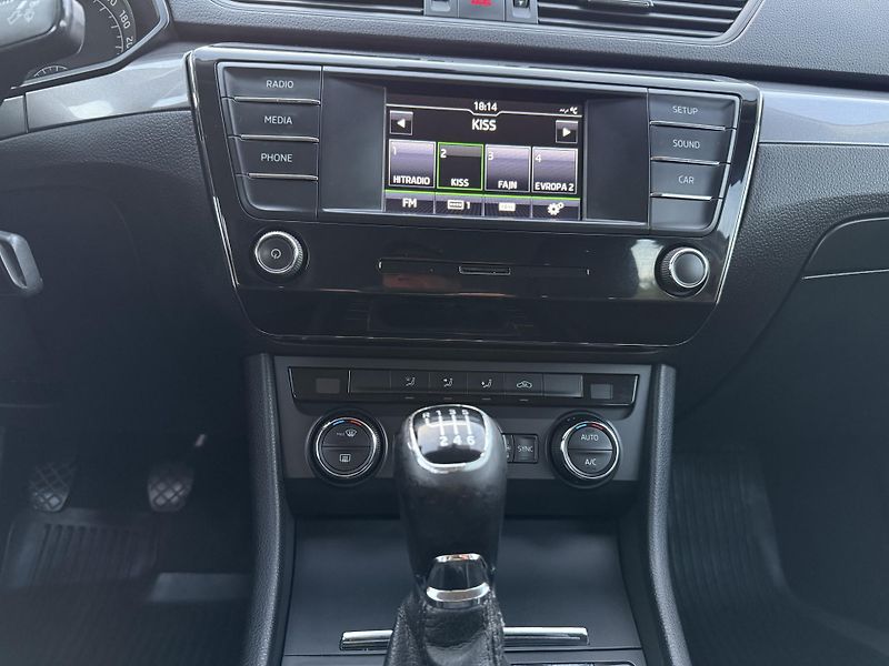Škoda Superb 1.6TDi Ambition 88kW ČR - fotka 12 z 19