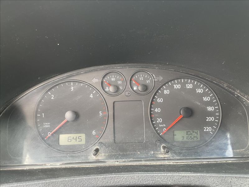 Volkswagen Transporter T5*1,9 TDI*3 místný*tažné*zahr - fotka 12 z 24