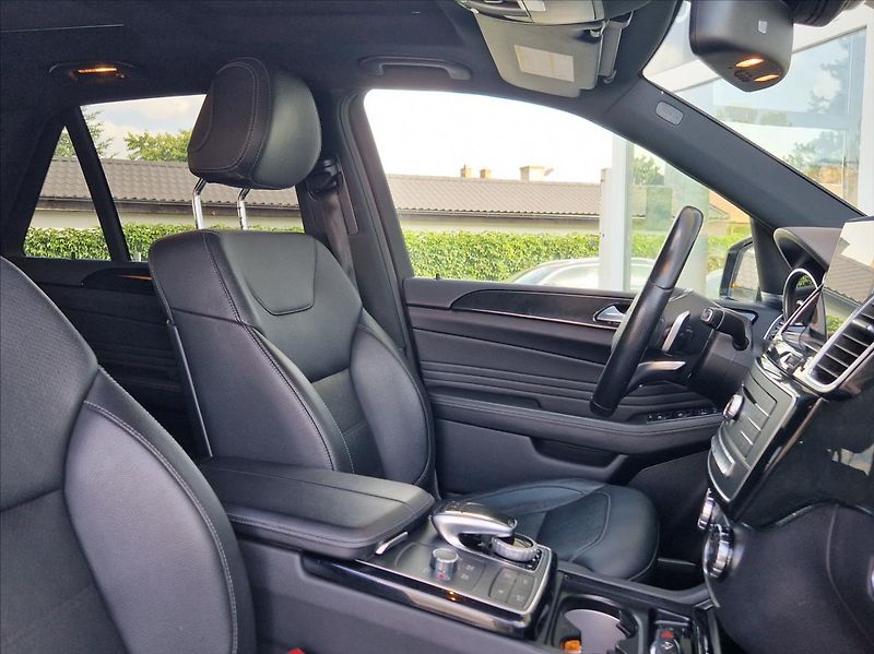 Mercedes-Benz GLE 3,0 i AMG 270kW 4MATIC PANORAM - fotka 16 z 50