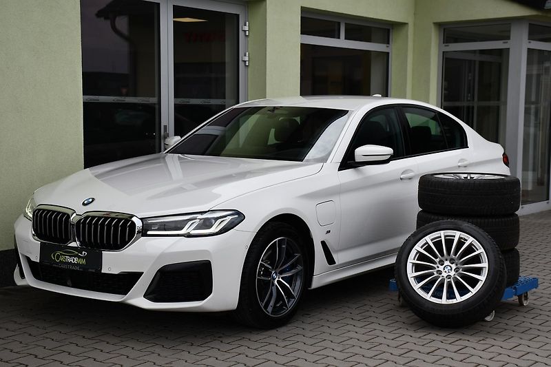 BMW Řada 5 530e PHEV M-SPORT xD HUD 1M ČR - fotka 2 z 39
