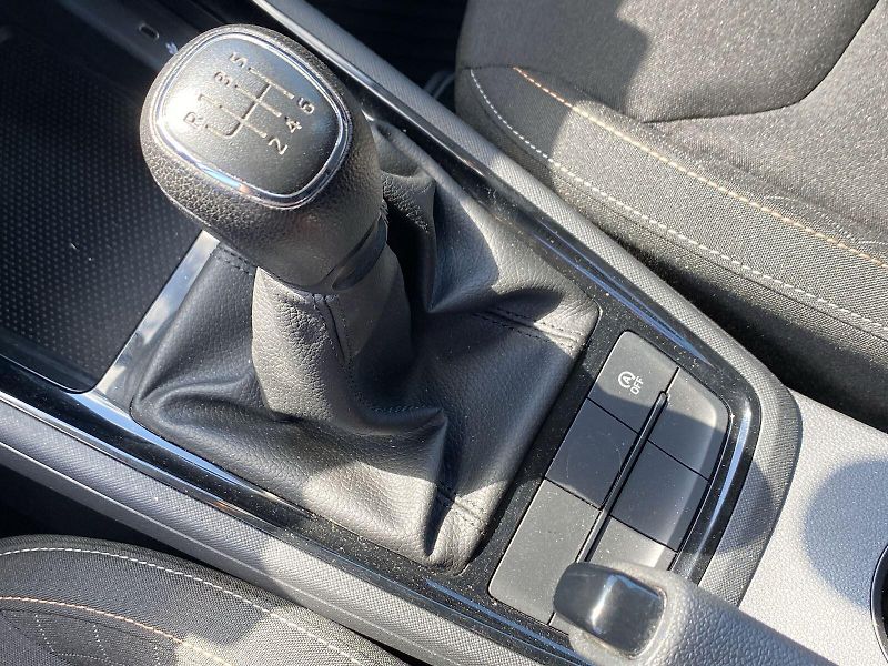 Škoda Kamiq (2023) 1.0 TSI Ambition - fotka 16 z 32