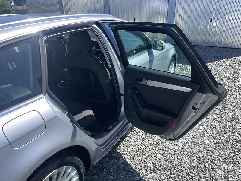 Audi A4 Avant 2.0TDi 120PS S-LINE AVANT TOP! - fotka 120 z 179