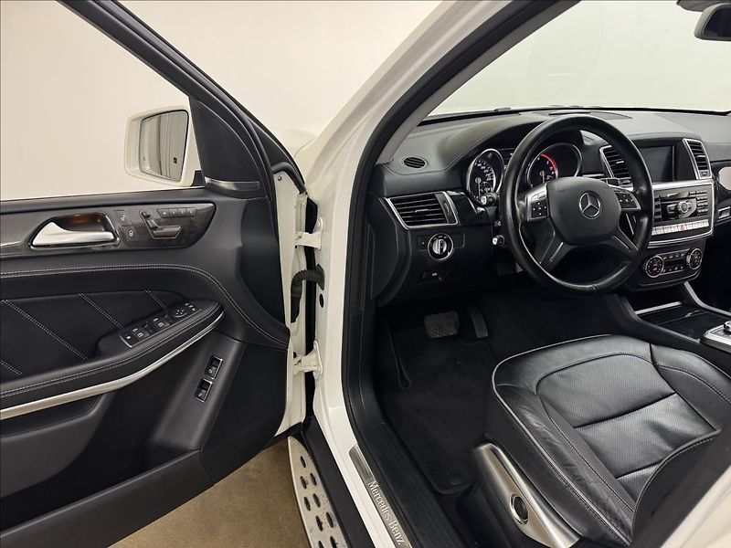 Mercedes-Benz GL 3,0 7-MÍST H/K PANO NZTOP TZ - fotka 34 z 53