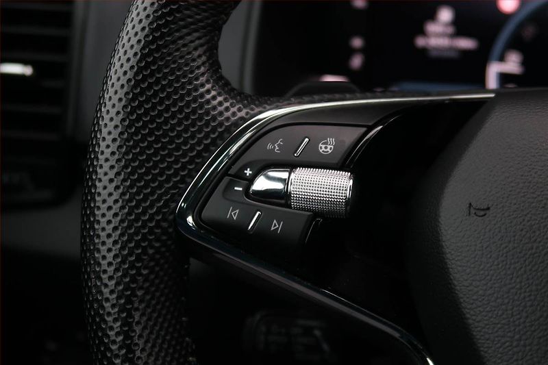 Peugeot 5008 (2023) 1.5 BlueHDi - fotka 16 z 22
