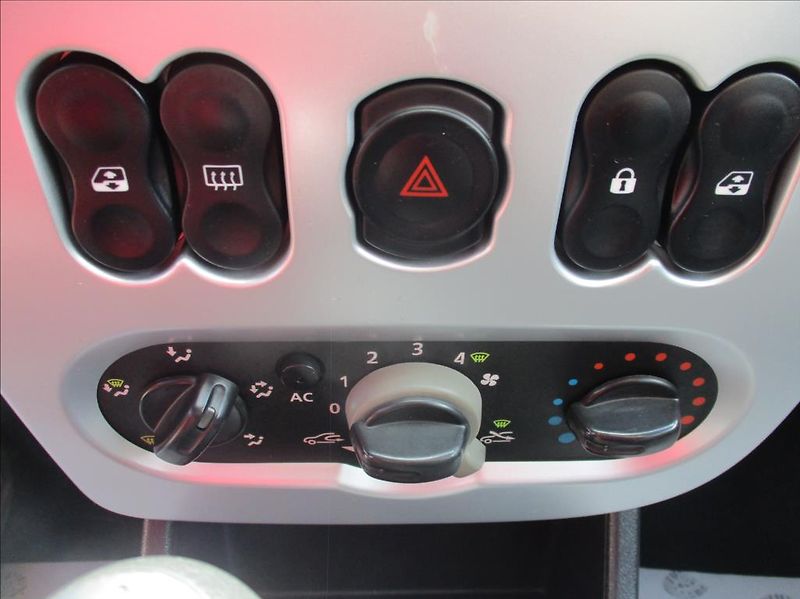 Dacia Sandero 1,4 i, klimatizace, serviska, - fotka 16 z 29