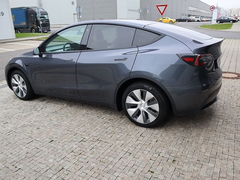 Tesla Model Y (2022) - fotka 5 z 45
