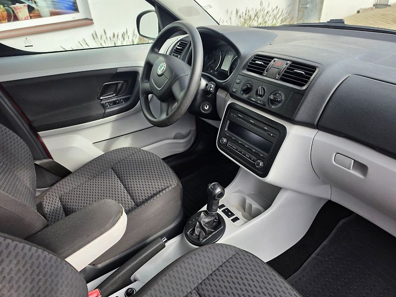 Škoda Roomster (2010) 1.2 TSI DSG Serviska - fotka 17 z 31