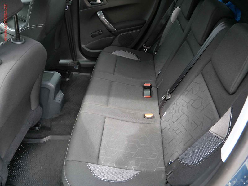 Peugeot 2008 (2019) 1.2 PT, 1.maj,ČR, Active - fotka 10 z 22