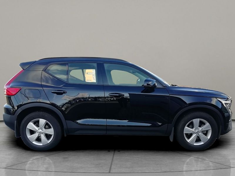 Volvo XC40 T2 1,5 FWD Essential 95 kW - fotka 3 z 18