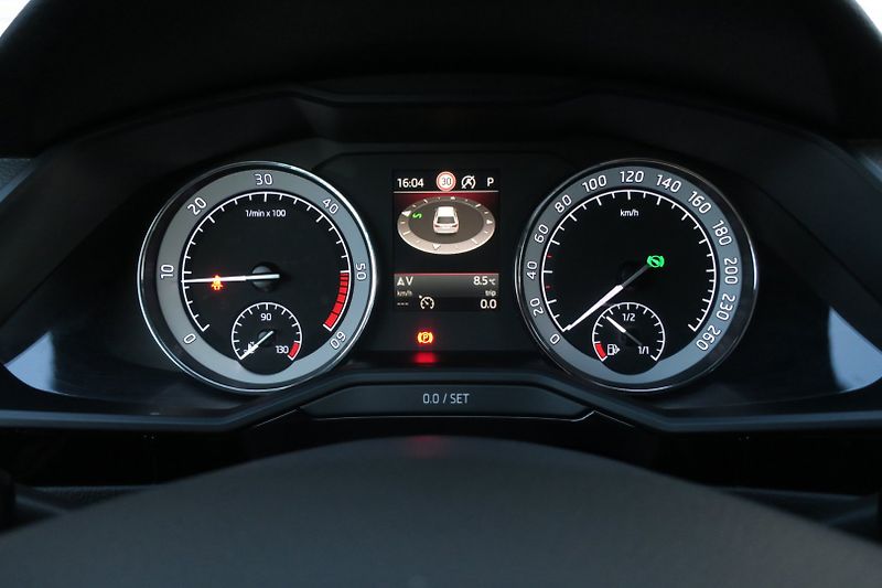 Škoda Superb (2017) 2.0 TDI 140kW 4x4 L&K DSG - fotka 22 z 50