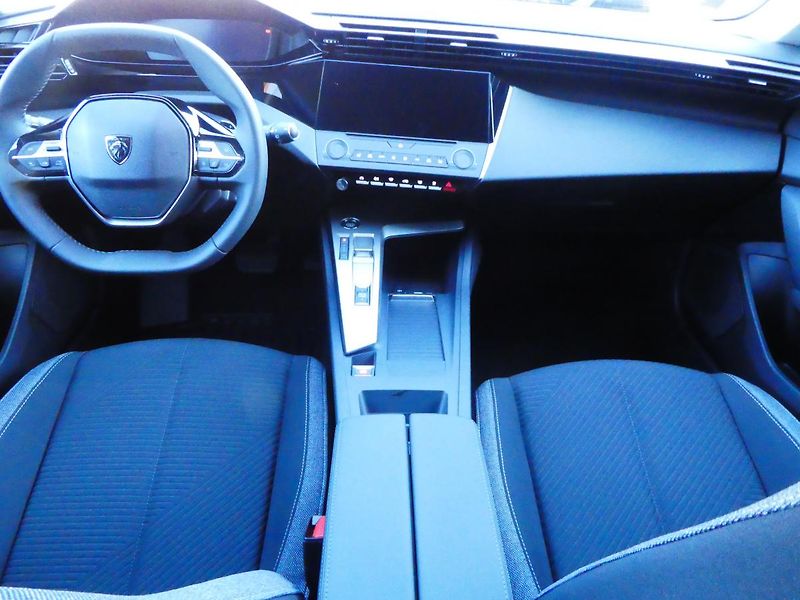 Peugeot 308 SW ACTIVE PT 130k EAT8 - fotka 11 z 26