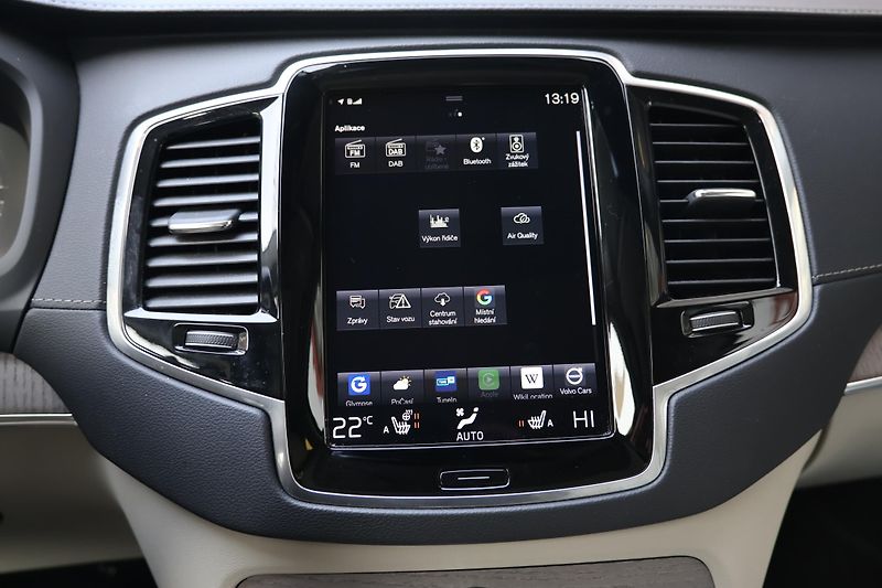 Volvo XC90 (2021) T8 AWD Plug-in Hybrid - fotka 14 z 25