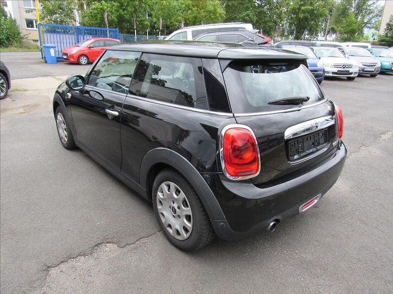 Mini Cooper 1,5 i 100kW - fotka 4 z 34