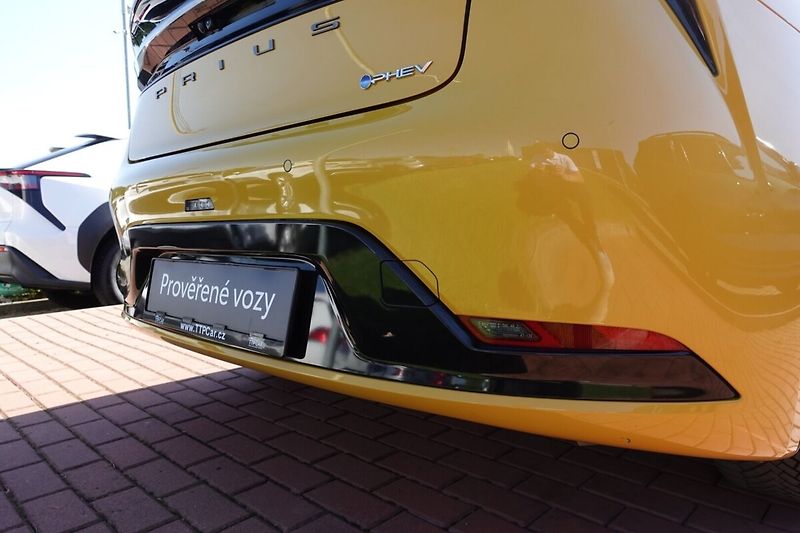 Toyota Prius 2.0 PHEV Executive sada komple - fotka 32 z 35