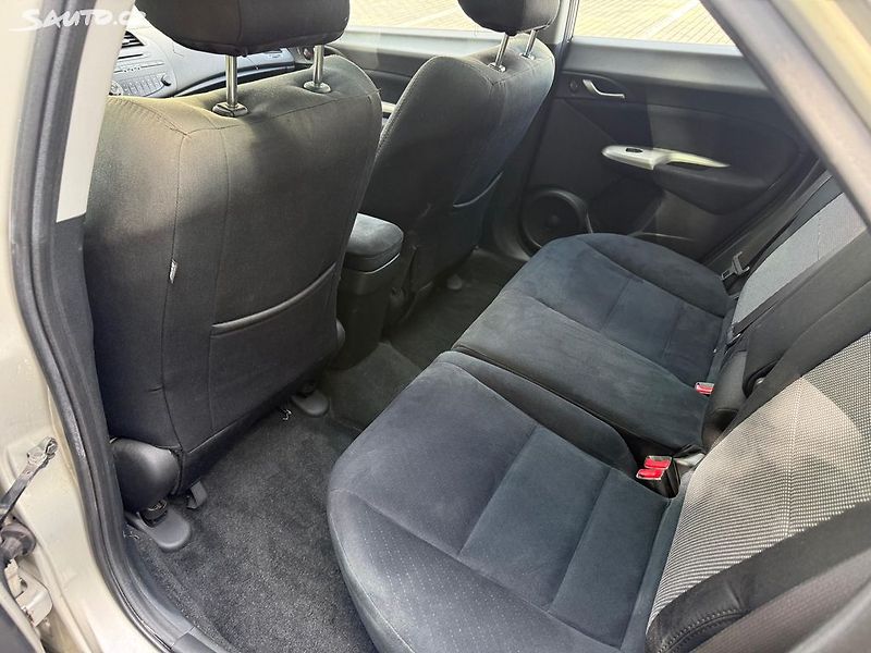 Honda Civic (2006) 1.8V-TEC, 103kw Nová STK - fotka 13 z 22