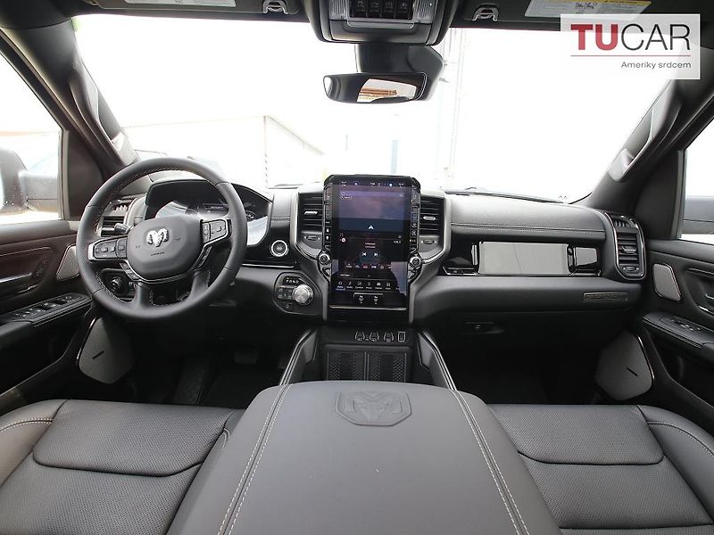RAM 1500 5,7 HEMI Sport - fotka 7 z 42