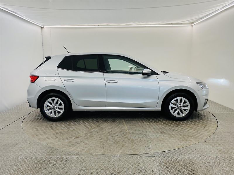 Škoda Fabia 1,0 TSI 85kW Top Selection - fotka 24 z 26