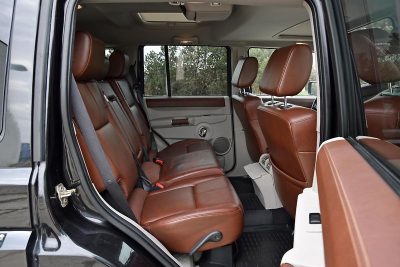 Jeep Commander 3.0 CRD V6 AT 4WD LIMITED,7SED - fotka 41 z 50