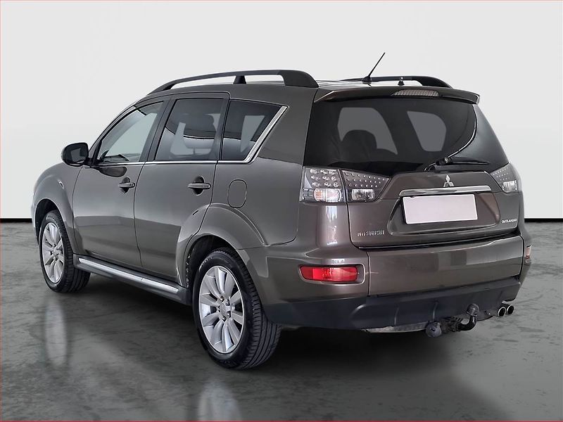 Mitsubishi Outlander (2013) 2.2 DI-D, 4X4, 7 míst - fotka 4 z 21