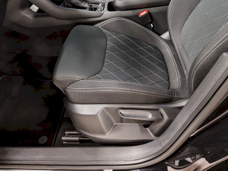 Škoda Karoq (2025) 1.5 TSI 110 kW DSG Sportline - fotka 23 z 32