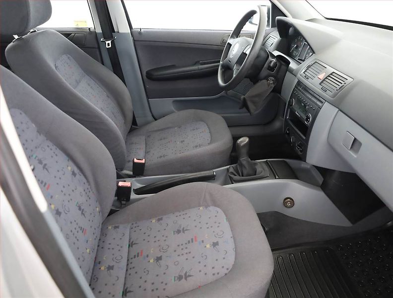 Škoda Fabia (2000) 1.4, po STK, Tažné, Klima - fotka 7 z 11