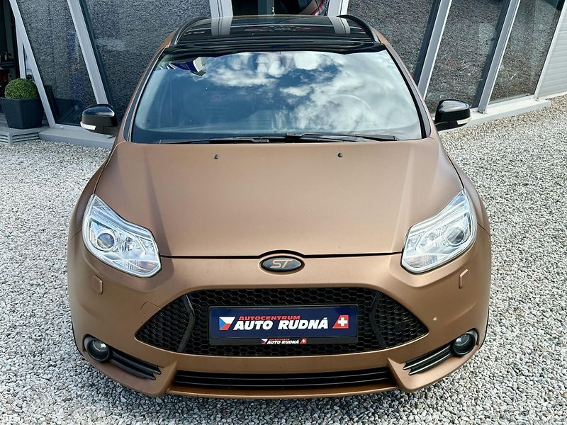 Ford Focus 2,0i 184kW EcoB SCTI ST - fotka 6 z 45