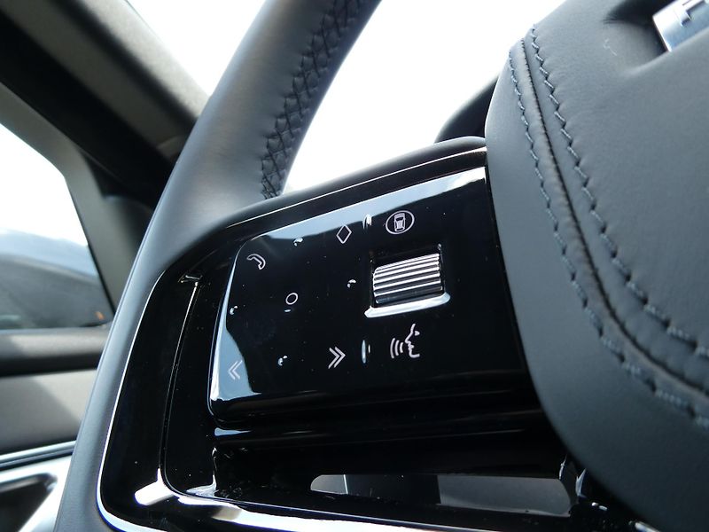 Land Rover Range Rover Velar (2026) 2,0 S D200 - fotka 18 z 35