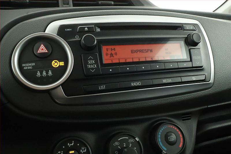 Toyota Yaris (2013) 1.33 Dual VVT-i - fotka 9 z 13