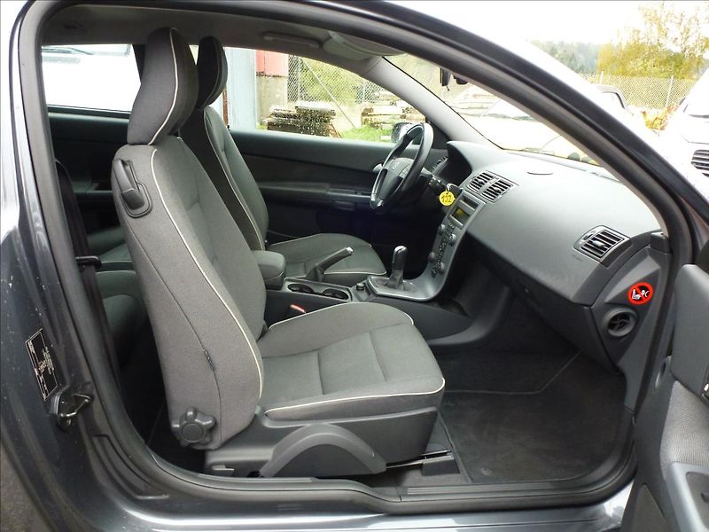 Volvo C30 2,0 i 16V Titanium Grey - fotka 34 z 62