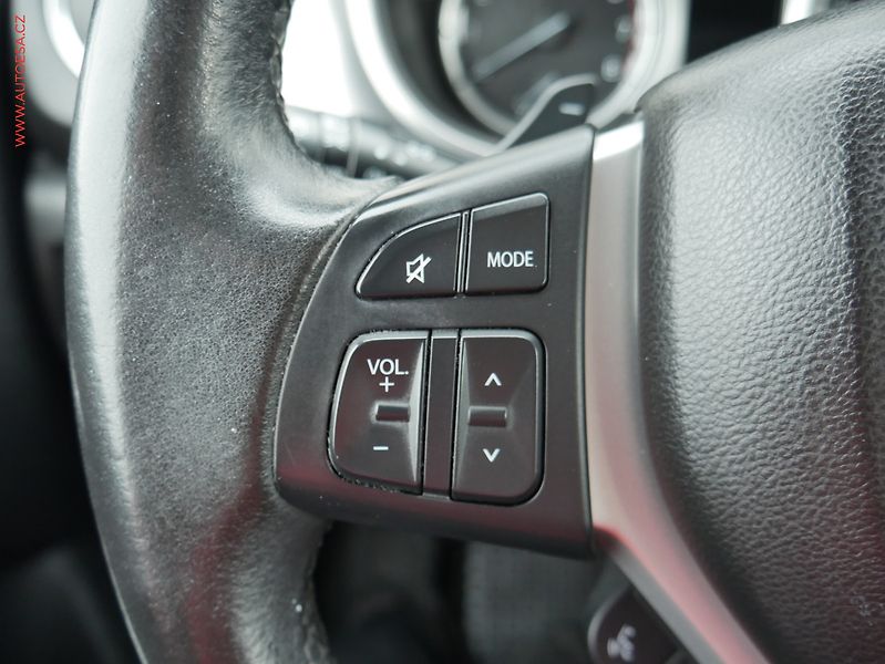 Suzuki Vitara (2016) 1.6 DDiS 4x4, ČR, AT, navi - fotka 12 z 26