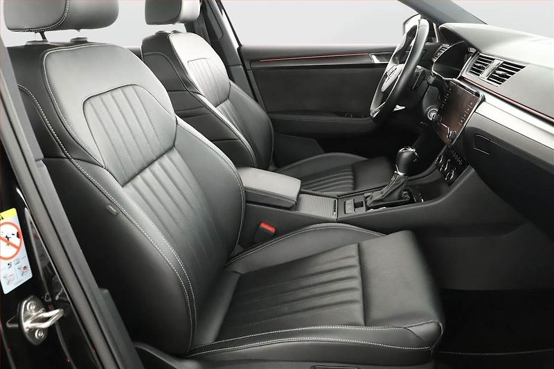 Škoda Superb (2022) Sportline 2.0 TSI - fotka 7 z 20