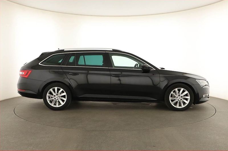 Škoda Superb (2019) 2.0 TDI, Automat, Serv.kniha - fotka 6 z 16