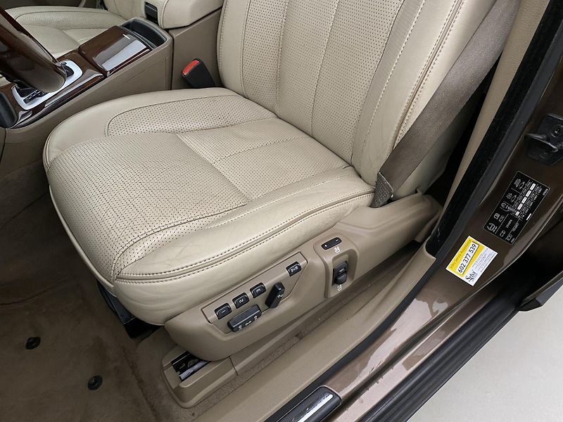 Volvo XC90 D5 AWD EXECUTIVE AUT CZ 7míst - fotka 24 z 37
