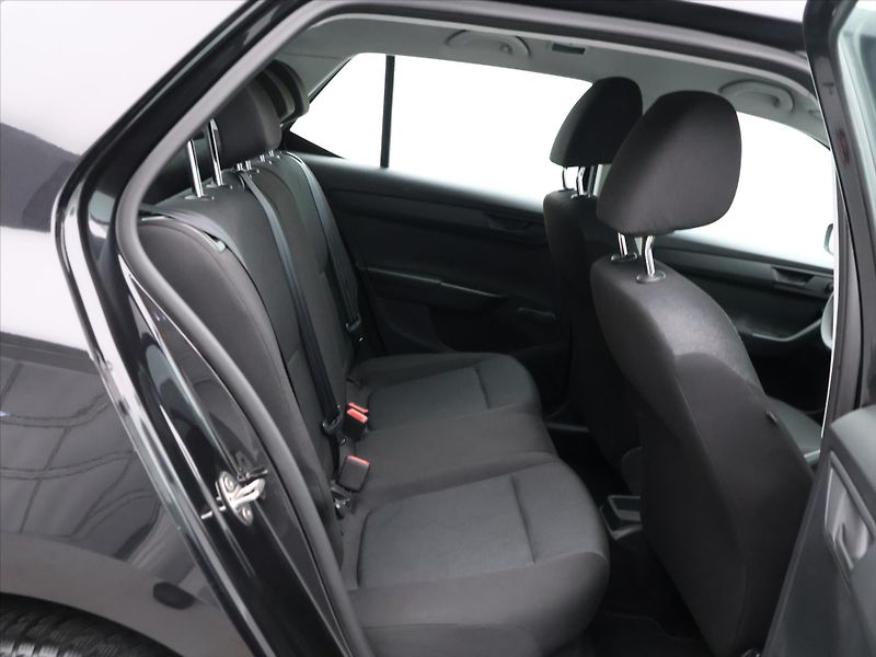 Škoda Fabia 1,0 MPI 44kW 14'390KM CZ - fotka 12 z 25